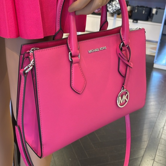 Michaela Kors Sheila Medium Faux Saffiano Leather Satchel
Dragonfruit
NWT - Picture 5 of 16